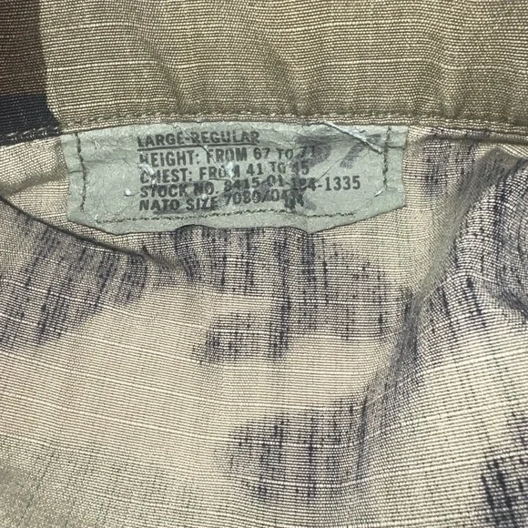 Military Camouflage Long Sleeve Front Pockets / Button Up Shirt Size Large - Picture 5 of 6